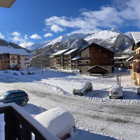 Chaleureux 4 Pers, Proche Des Remontees Et Commerces, Balcon Ensoleille - Fr-1-263-520 Apartment *