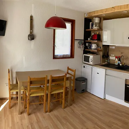 Chaleureux 4 Pers, Proche Des Remontees Et Commerces, Balcon Ensoleille - Fr-1-263-520 *